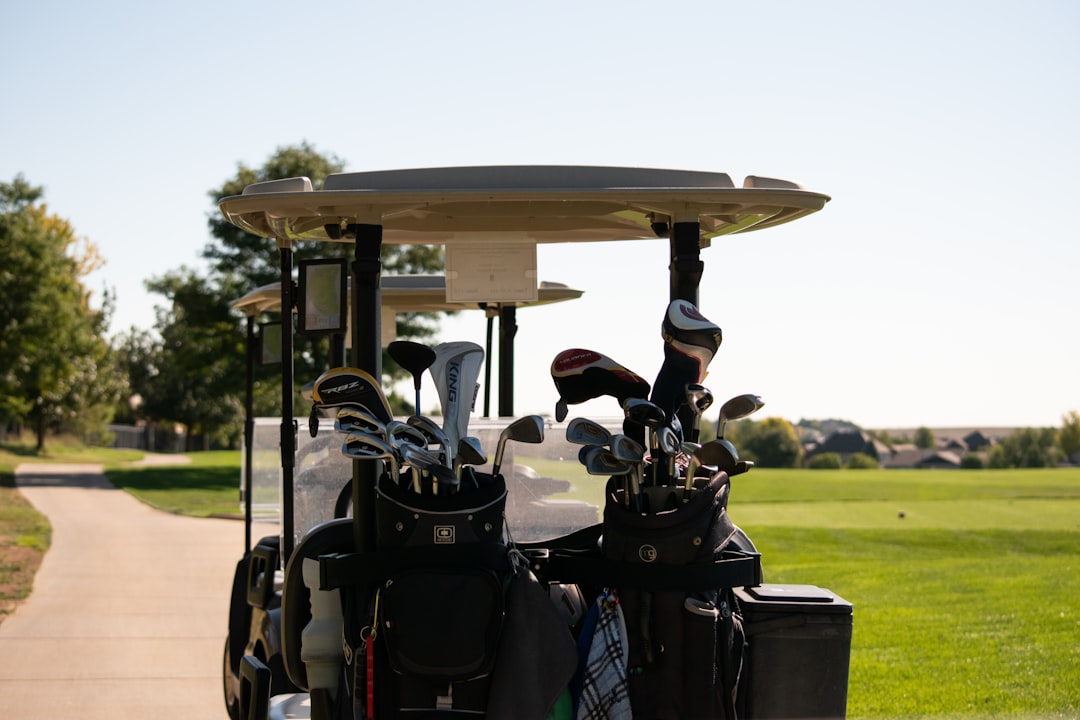 Golf Towel Brush Combo vs Separate Tools: Faster? (Here’s the Real On-Course Answer)