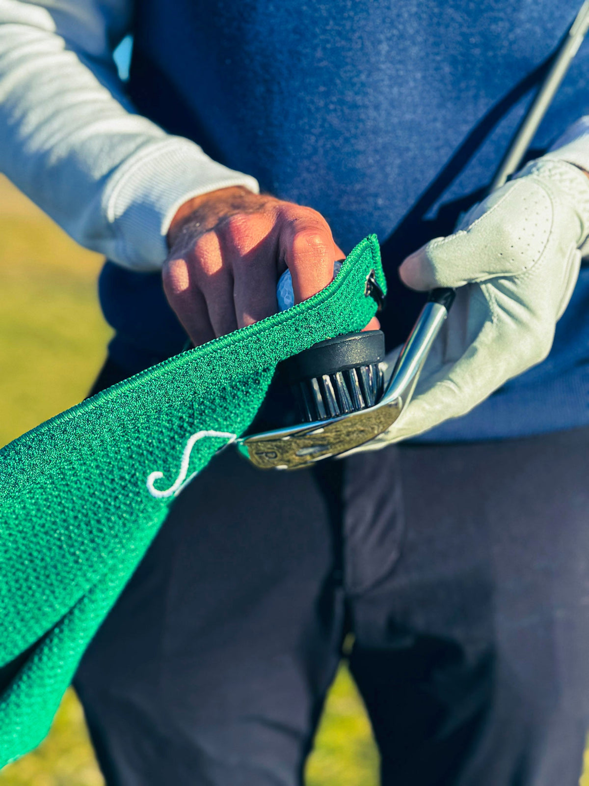 Golf Towels With Grommets vs Clips vs Holes: The Best Attachment for Golfers?